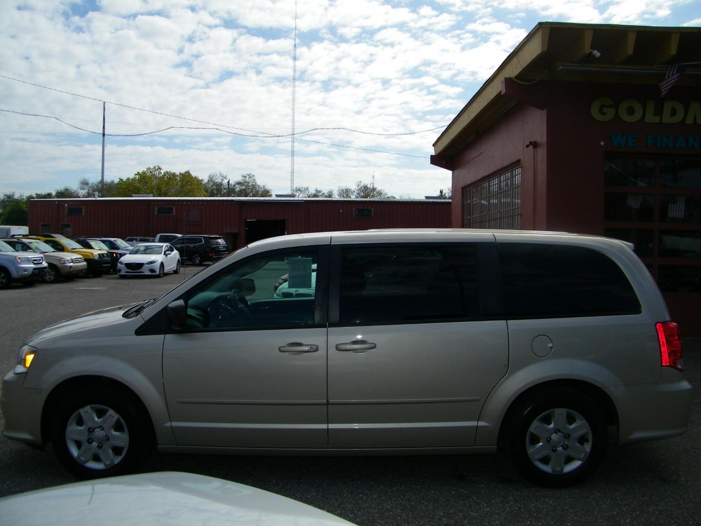 2013 GOLD /Black Dodge Grand Caravan SE (2C4RDGBG3DR) with an 3.6L V6 DOHC 24V engine, Automatic transmission, located at 4000 Bee Ridge Road, Sarasota, FL, 34233, (941) 926-0300, 27.298664, -82.489151 - Photo#6